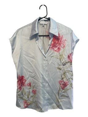 Maison D’Amelie Light Blue Floral Button-Front Blouse Size Medium (small stain)